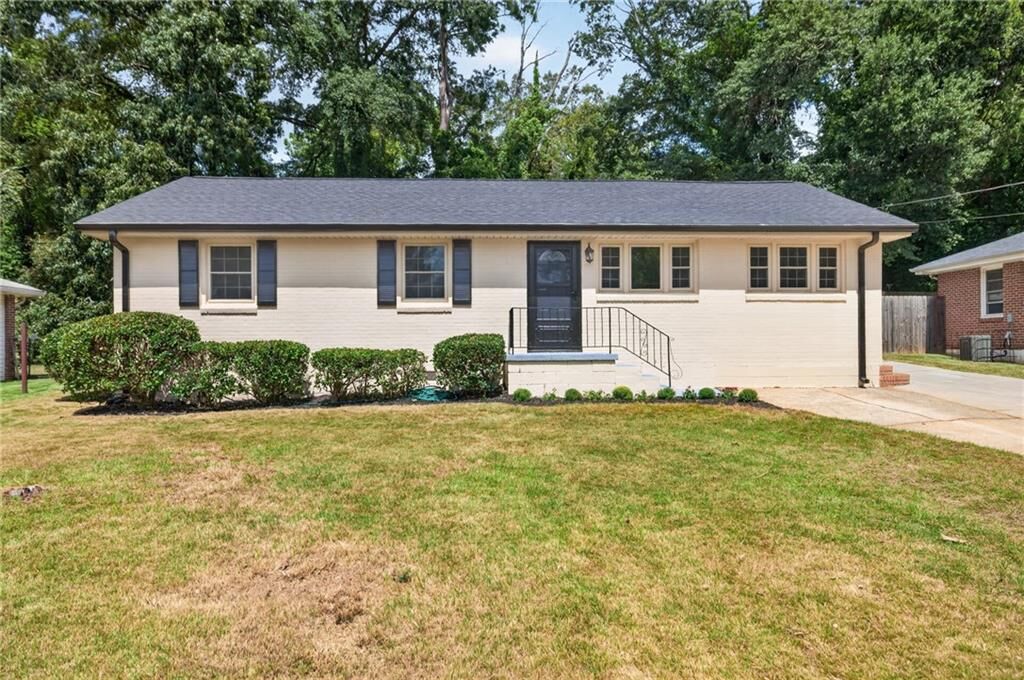Property Photo:  3226 Bobolink Drive  GA 30032 