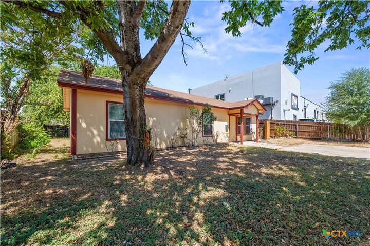 Property Photo: 305 Carter Street TX 76541
