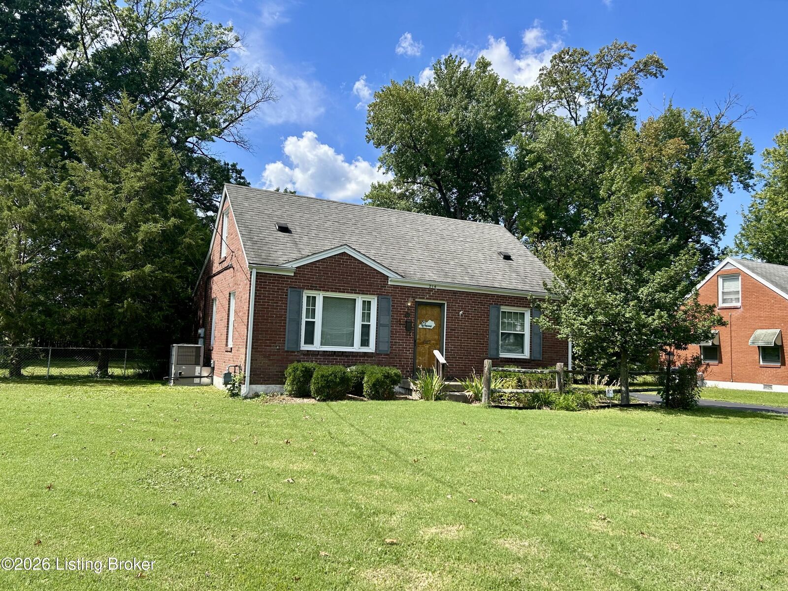 Property Photo:  214 S Lillian Way  KY 40214 