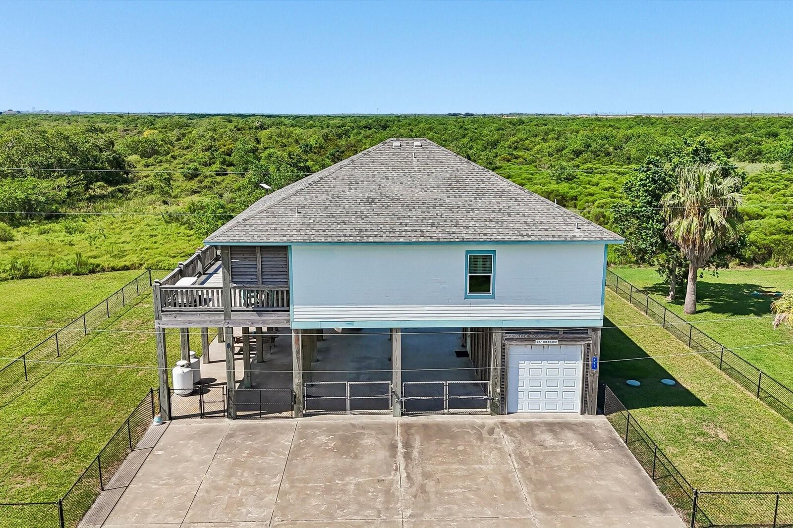 Property Photo:  927 Magnolia Lane  TX 77650 