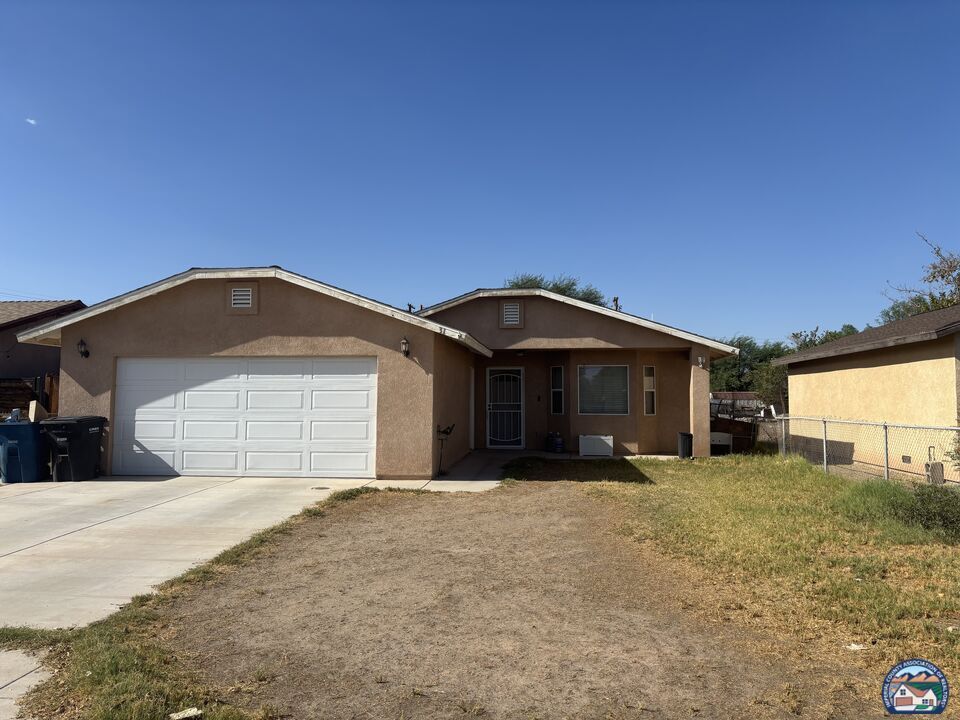 Property Photo: 331 E 5th St CA 92281
