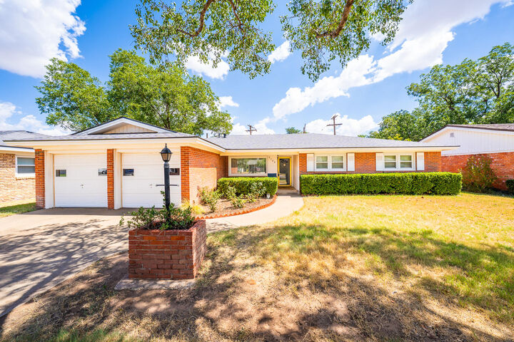 Property Photo: 6103 Nashville Avenue TX 79413