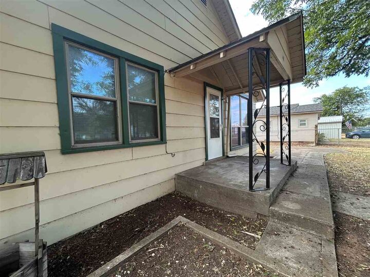 Property Photo:  401 S Grove St.  OK 73006 