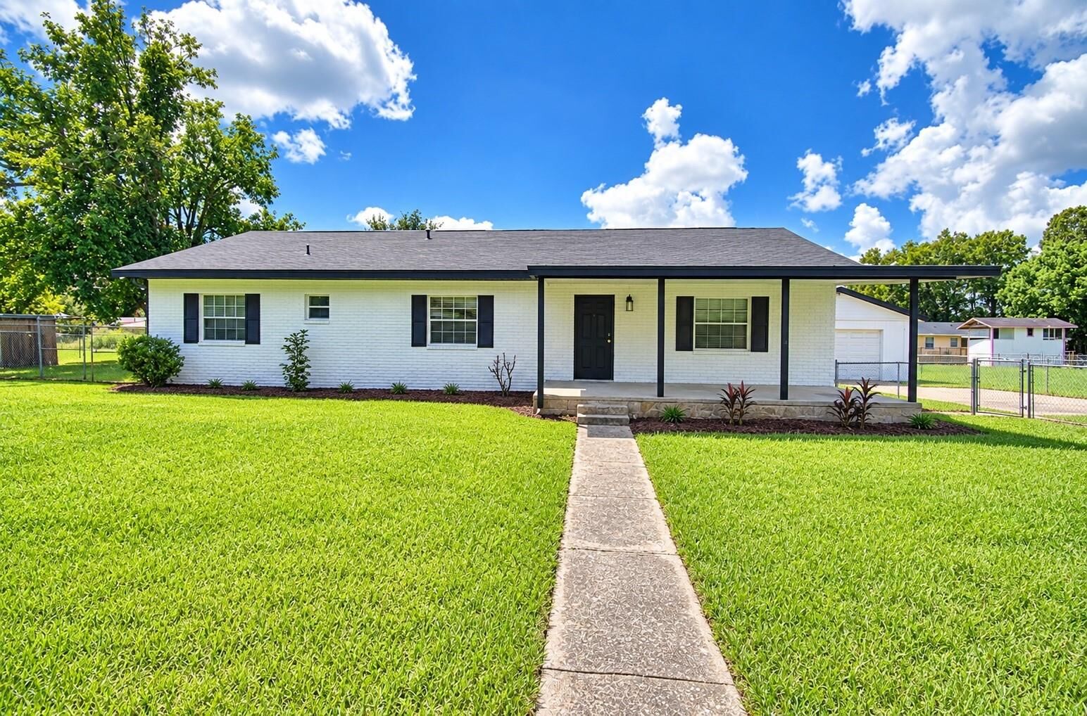 Property Photo:  3225 Oakland Road N  FL 33801 