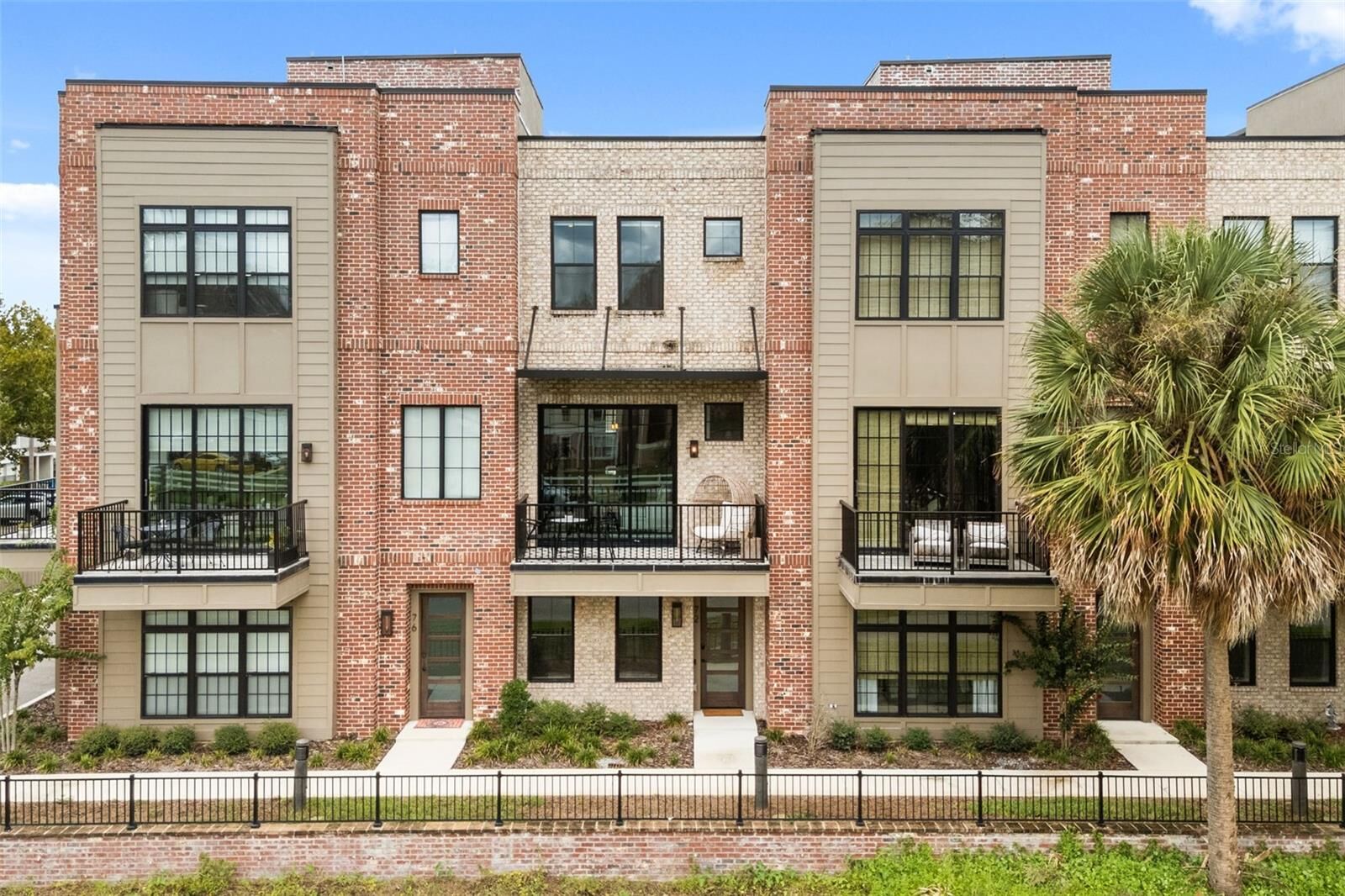 Property Photo: 72 N Park Avenue 8 FL 34787