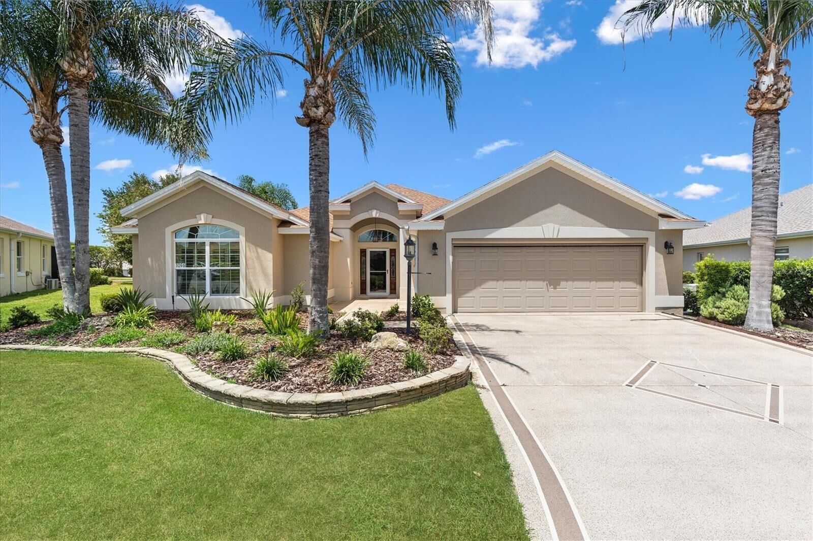Property Photo: 1096 Alcove Loop FL 32162