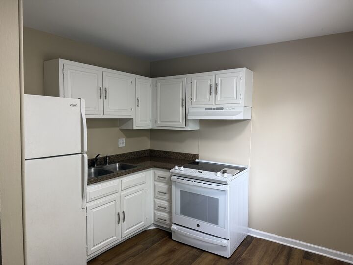 Property Photo: 1351 Monomoy Street C3 IL 60506