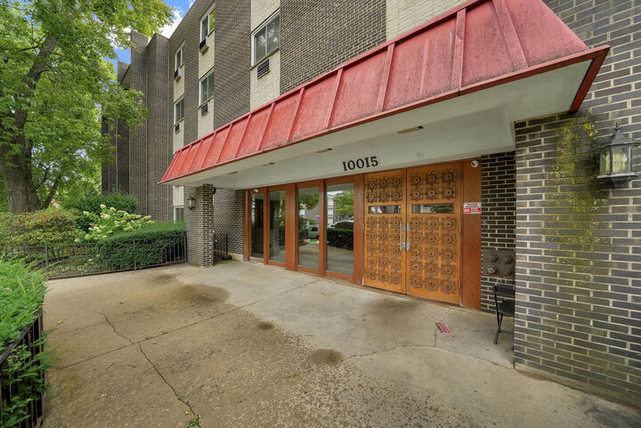 Property Photo: 10015 Beverly Drive 404 IL 60076