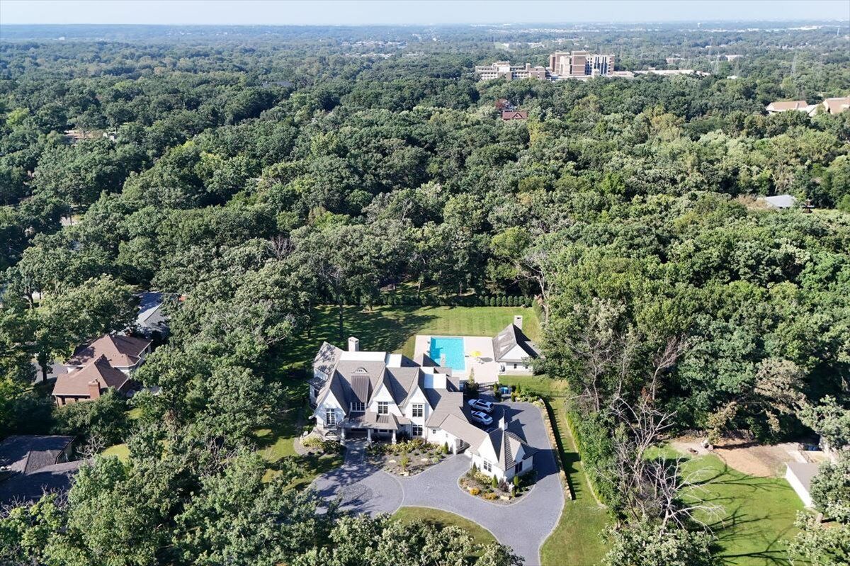 Property Photo:  