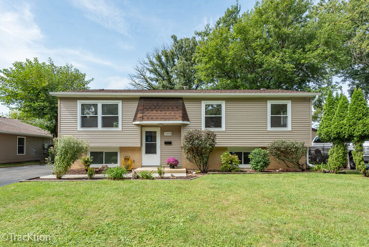 Property Photo: 7208 Sprucewood Avenue IL 60517