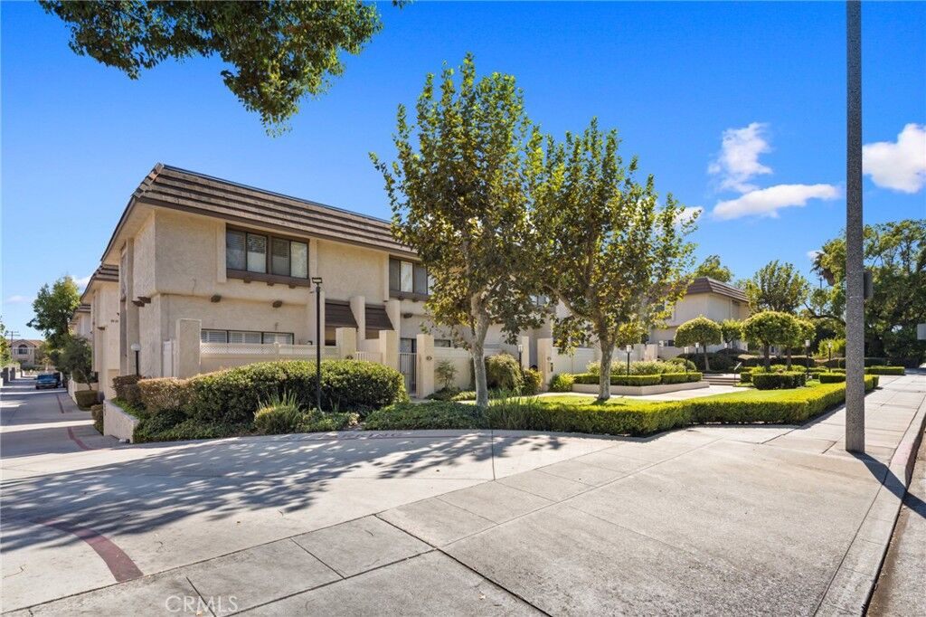 Property Photo: 848 W Huntington Drive 18 CA 91007