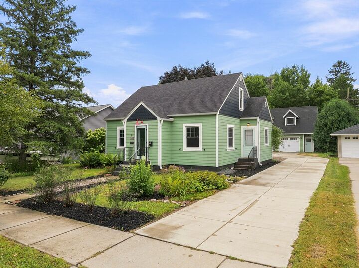 Property Photo:  809 1st Street W  MN 55057 