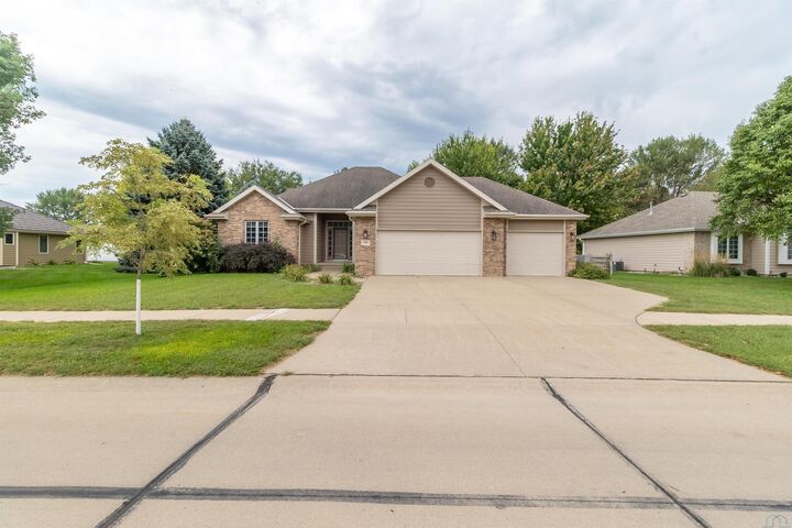 Property Photo:  500 Oxbow Trail  SD 57049 