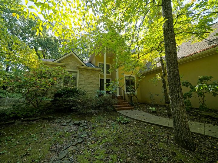 Property Photo:  2810 Inwood Drive  AR 72601 