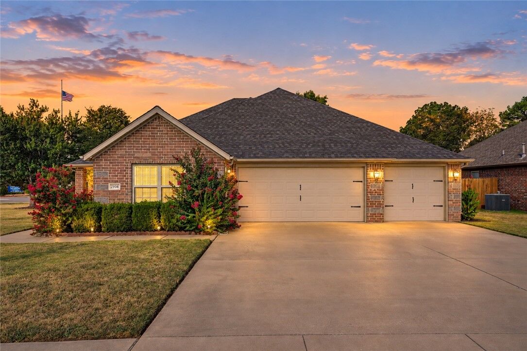 Property Photo: 2908 N 18th Street AR 72756