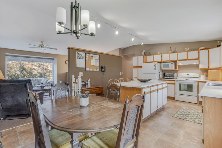 Photo de la propriété:  2335 Somerset Court  BC V1Z 3L5 
