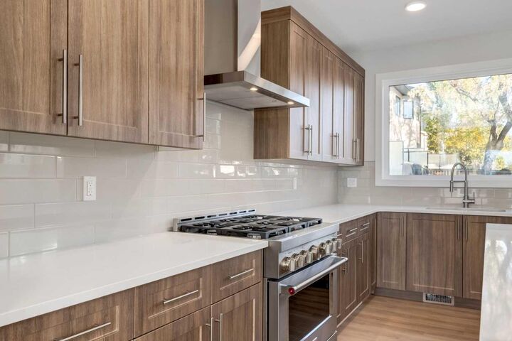 Property Photo:  2516 21 Avenue SW  AB T2T 0P6 
