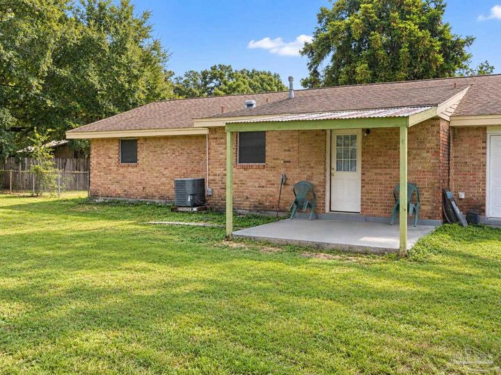 Property Photo: 7151 McAdam Ct FL 32504