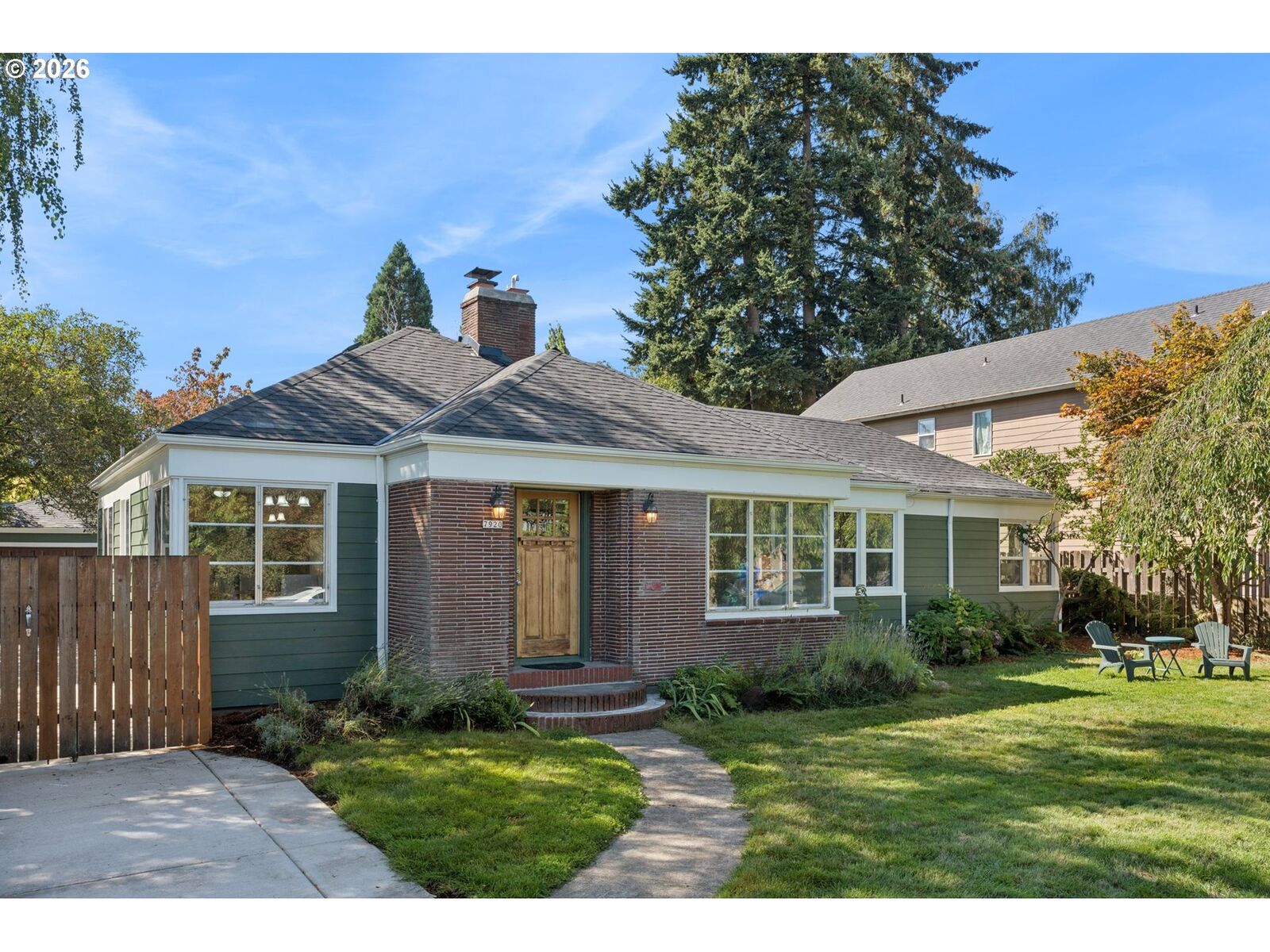 Property Photo:  7920 SE Hawthorne Blvd  OR 97215 