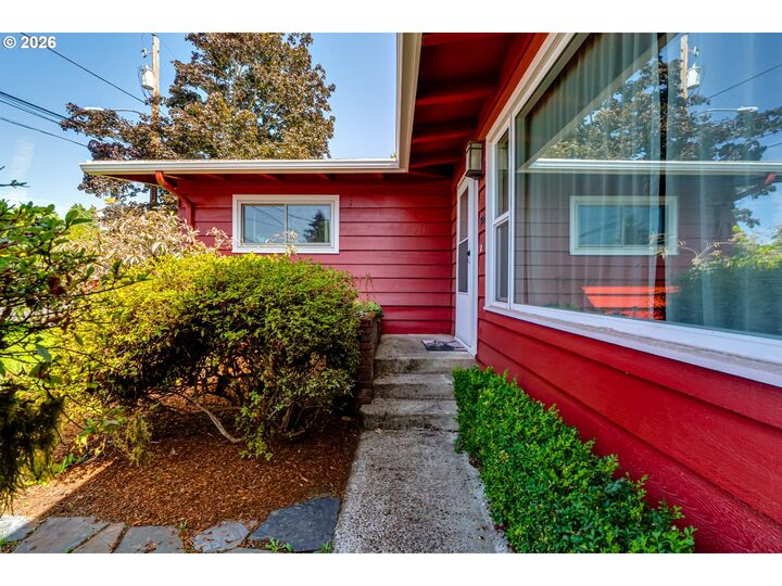 Property Photo: 3046 Bailey Ln OR 97401