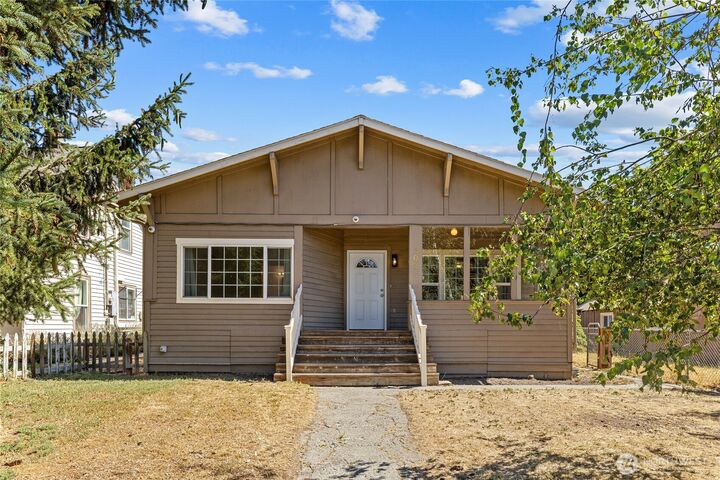 Property Photo: 402 S Pearl Street WA 98926