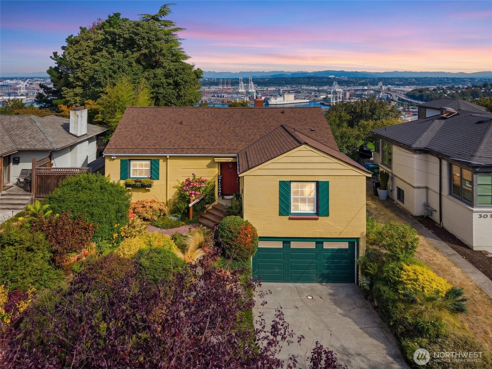Property Photo:  3006  36th Avenue SW  WA 98126 