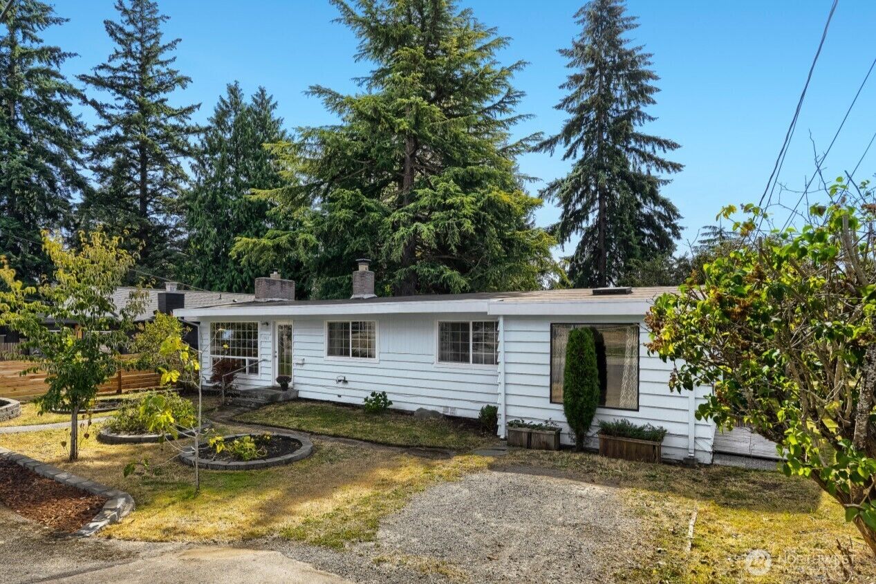 Property Photo:  3707 SW 105th Street  WA 98146 