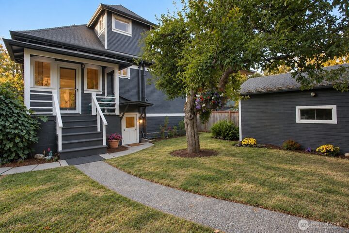 Property Photo:  2035 N 77th Street  WA 98103 
