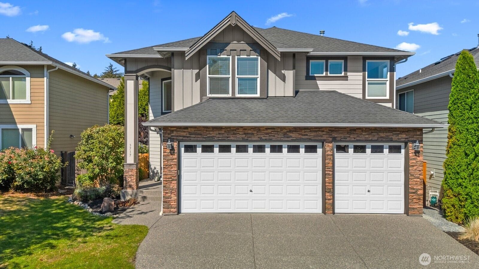 Property Photo: 3717 222nd Place SE WA 98021
