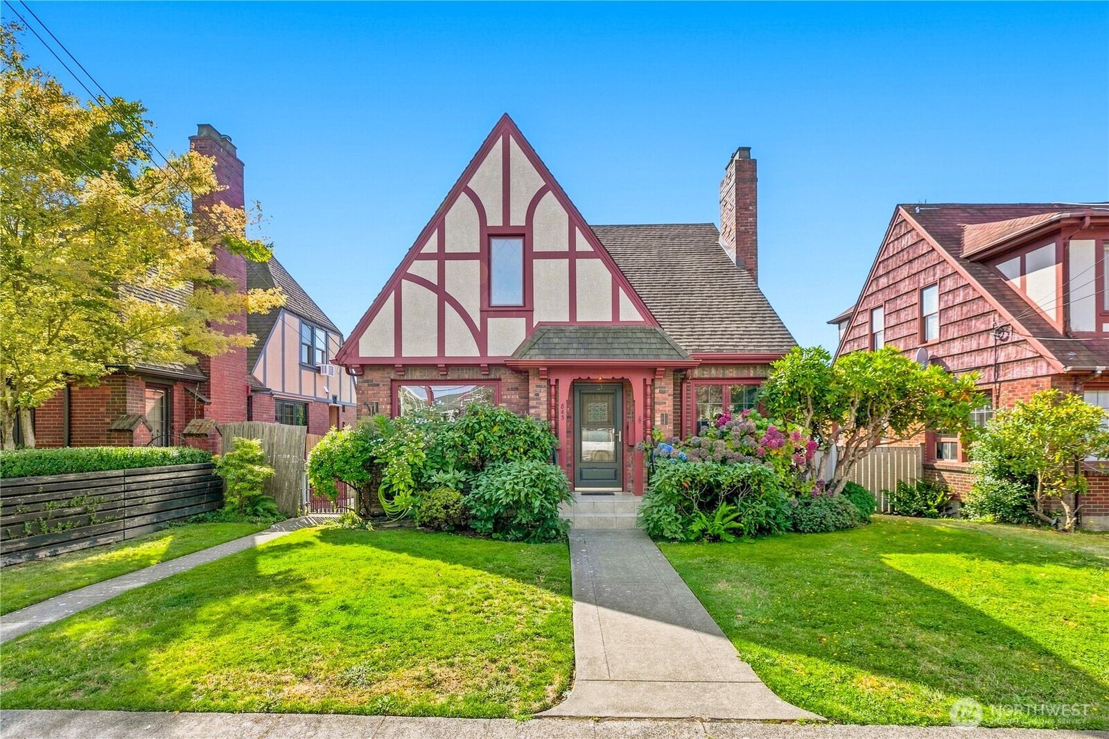 Property Photo: 843 NE 81st Street WA 98115