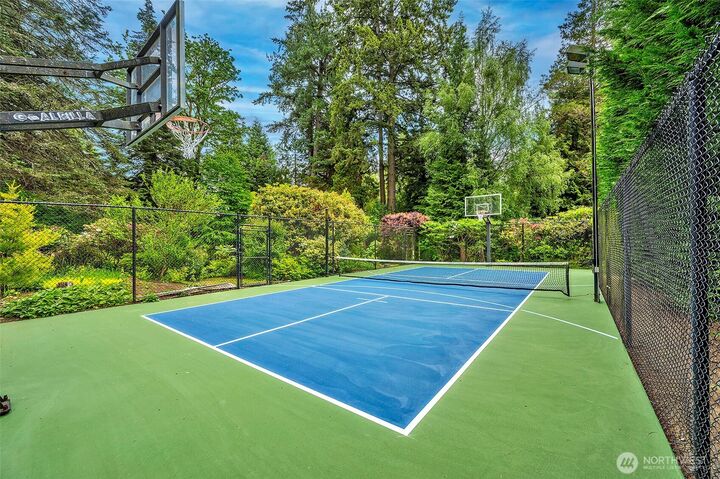 Property Photo:  17410  44th Avenue NE  WA 98155 
