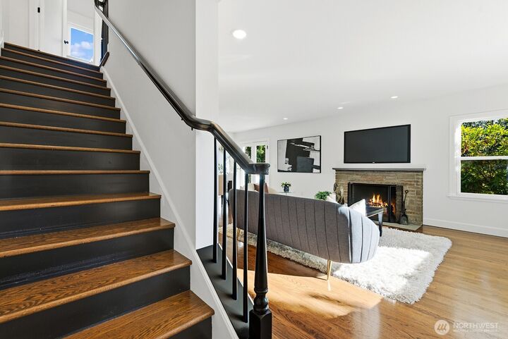 Property Photo:  6202  Ravenna Avenue NE  WA 98115 