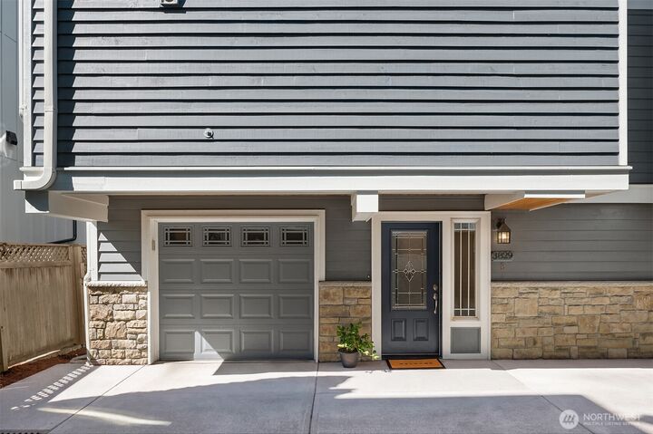 Property Photo:  3829  Ashworth Avenue N B  WA 98103 