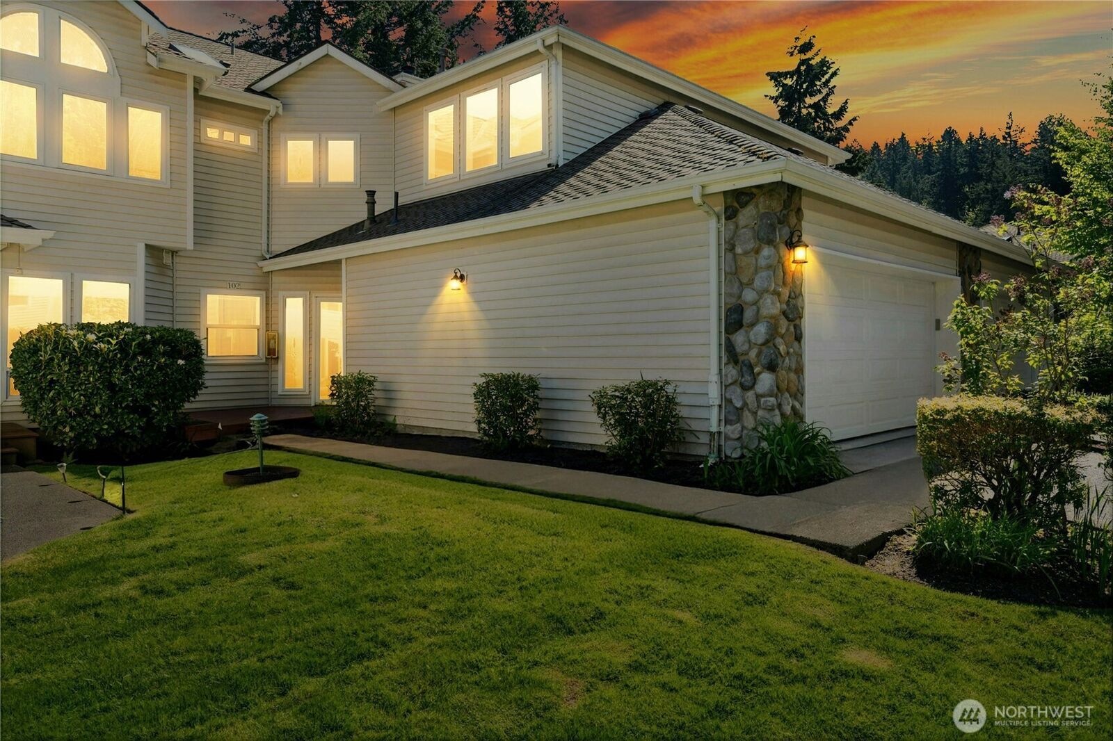 Property Photo:  9821 NE Riverbend Drive C 102  WA 98011 