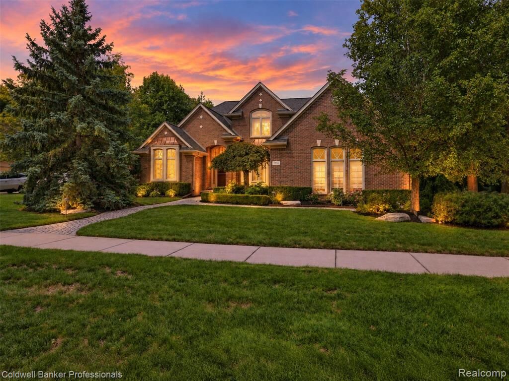 Property Photo: 3751 Lake Forest Drive MI 48314