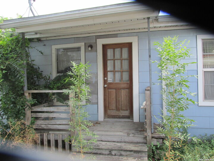 Property Photo: 1325 Elsmere TX 78201