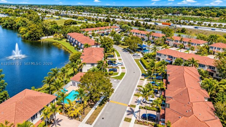 Property Photo: 220 Riverwalk Cir FL 33326