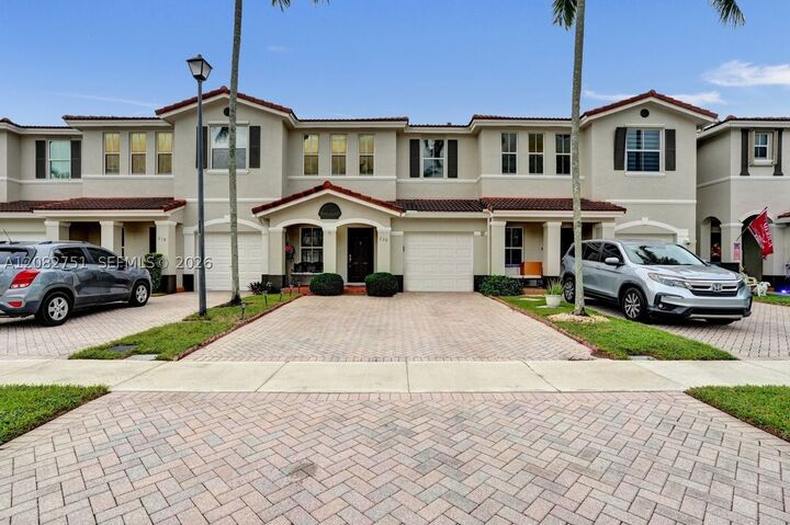 Property Photo:  220 Riverwalk Cir  FL 33326 