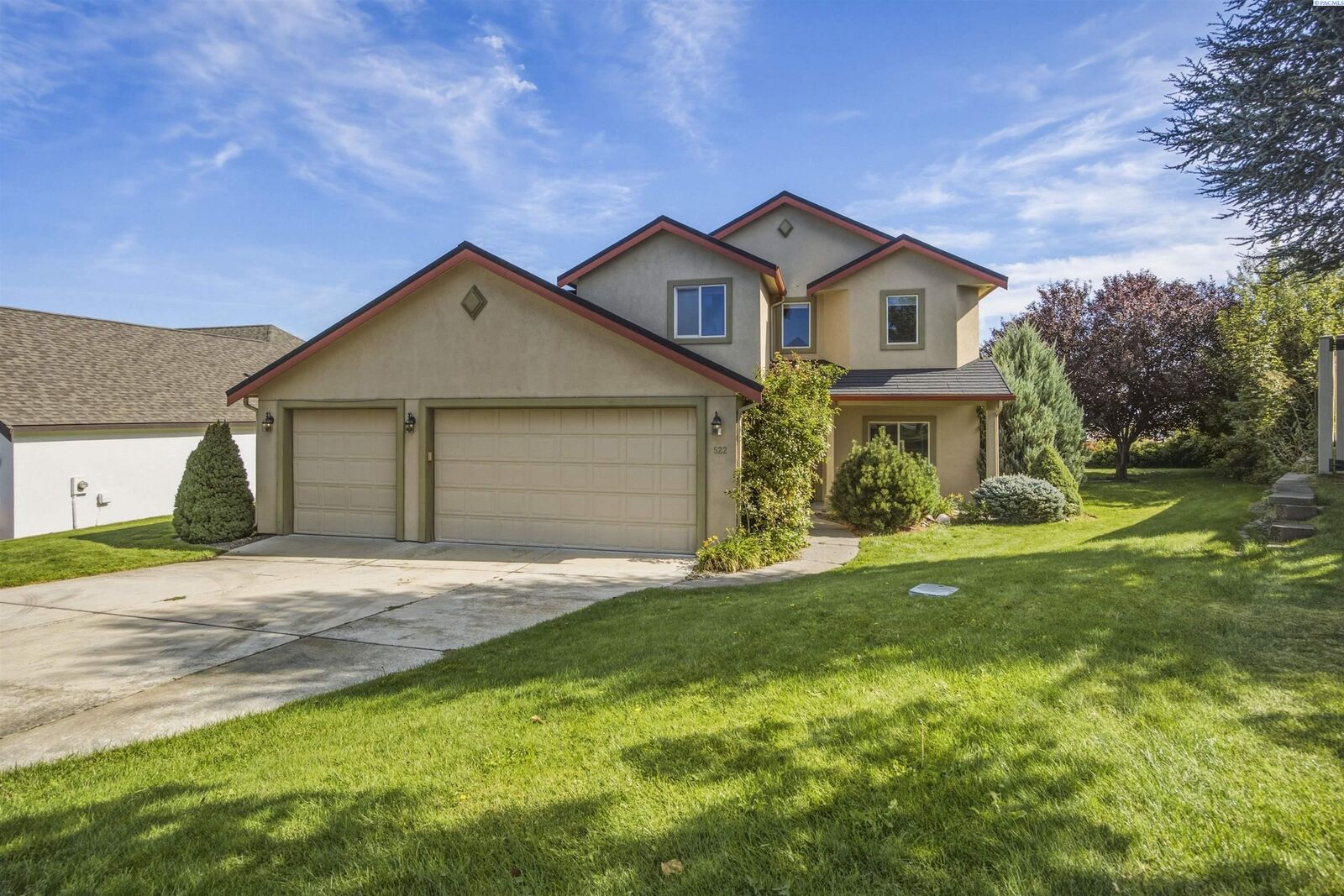 Property Photo: 522 Charbonneau Drive WA 99352