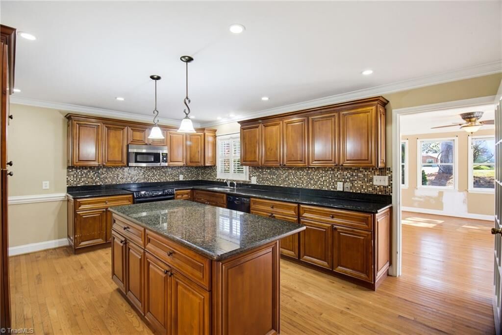 Property Photo:  3414 Edgefield Road  NC 27409 