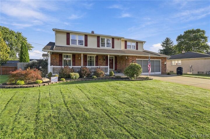 Property Photo:  16 Garfield Court  NY 14043 