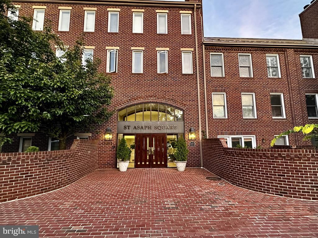 Property Photo:  801 S Pitt 333  VA 22314 