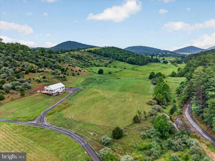 Property Photo: 720 Gooney Manor Loop VA 22610