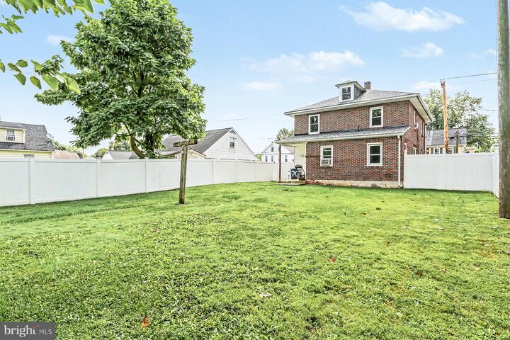Property Photo:  351 E Park Street  PA 17022 