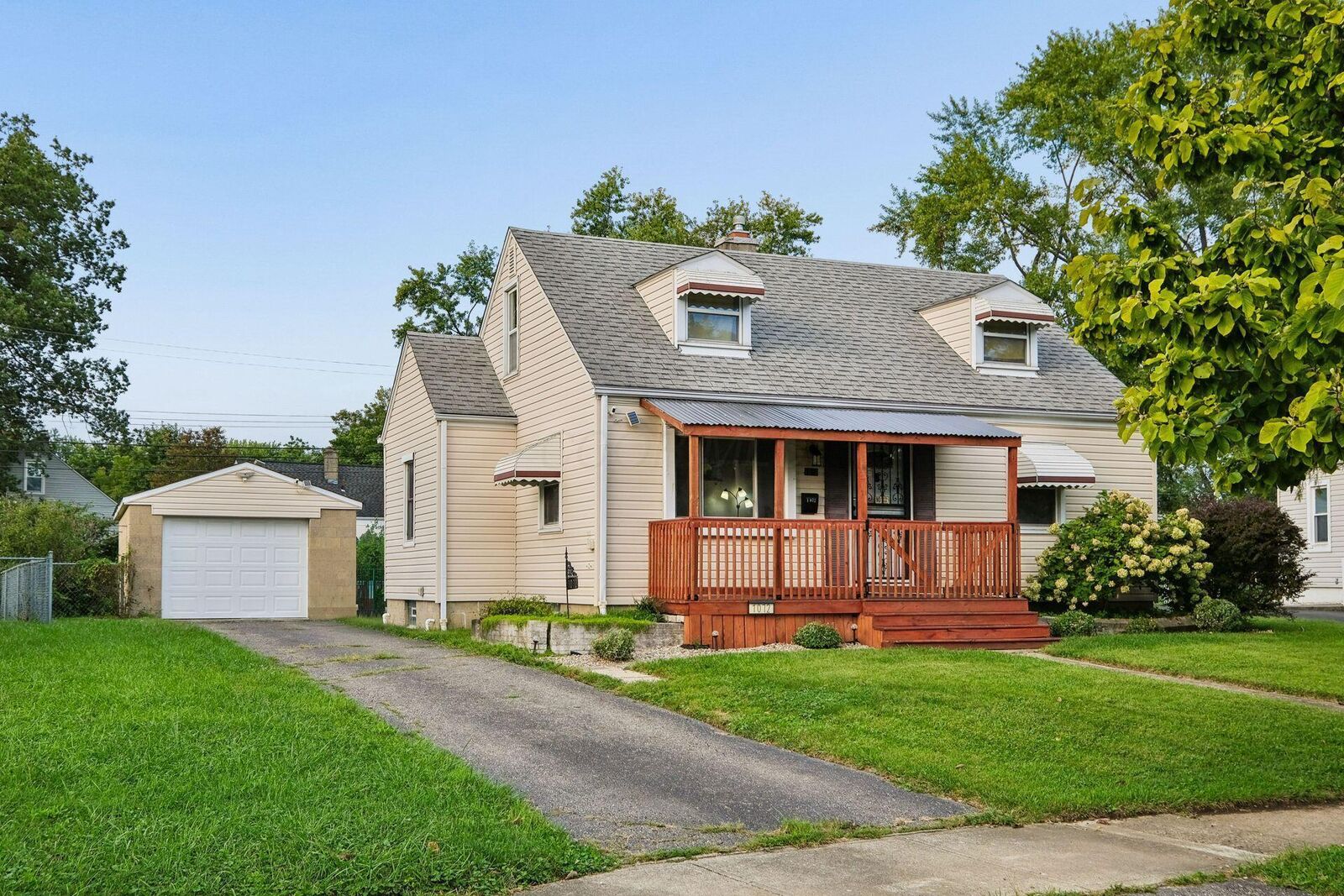 Property Photo: 1072 Carlisle Avenue OH 43224
