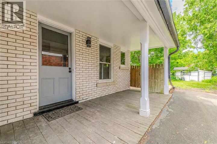 Property Photo:  18 Oak Street 1/2  ON N1R 4K6 