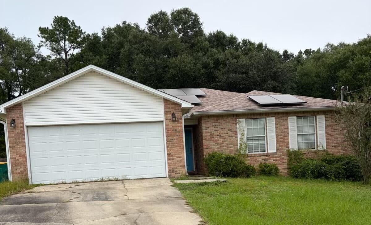 Property Photo:  3413 Skymaster Court  FL 32539 