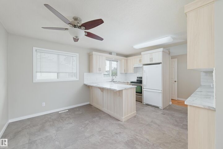Property Photo:  5313 57 Street  AB T7N 1N4 
