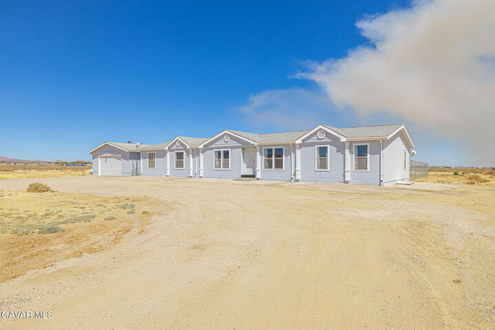 Property Photo: 2084 W 50th Street CA 93560