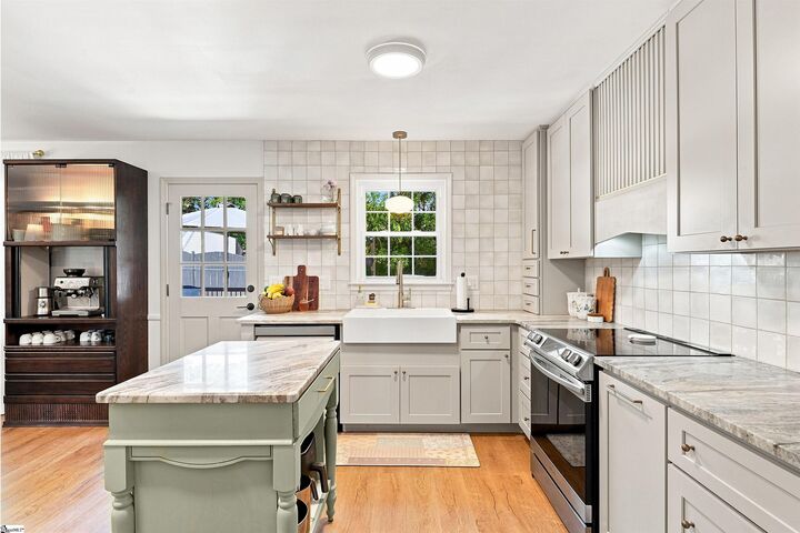 Property Photo:  109 Stonehenge Court  SC 29687 